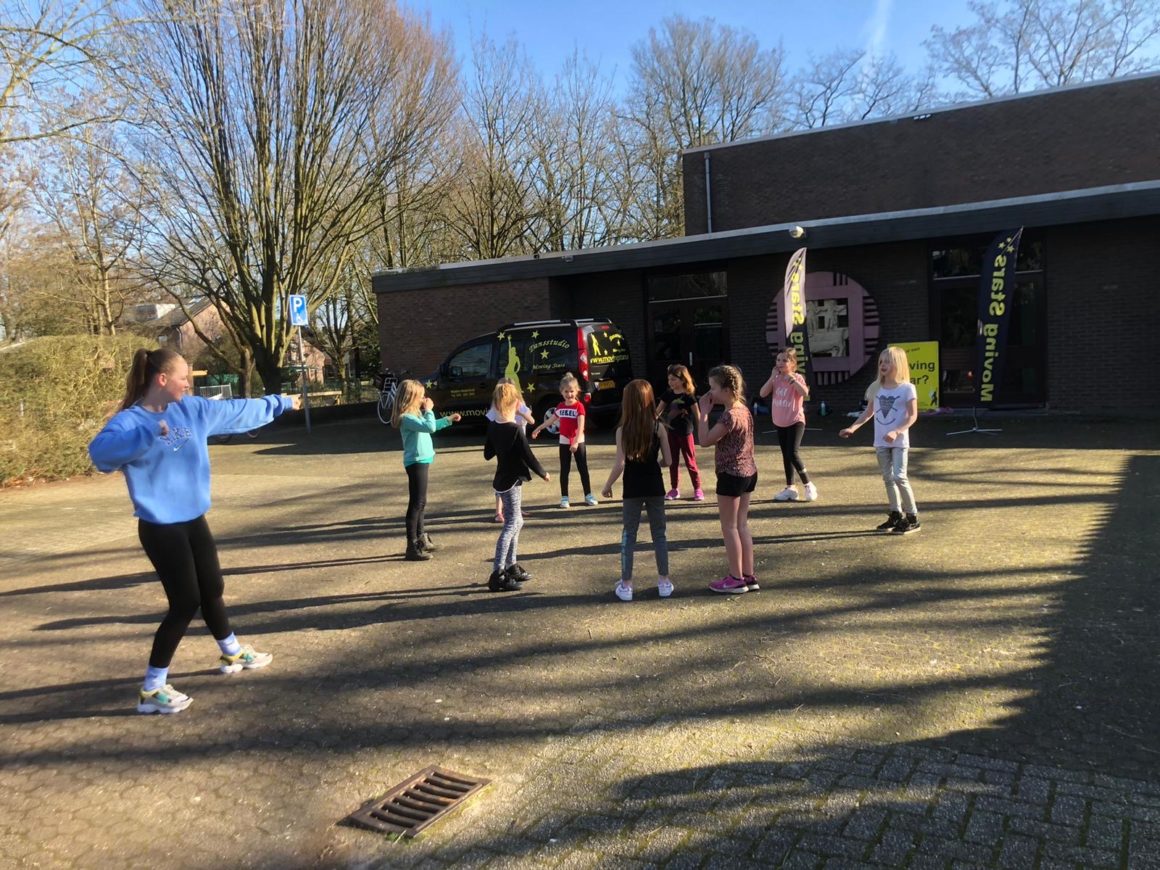 Vanaf 1 maart dansen we buiten!