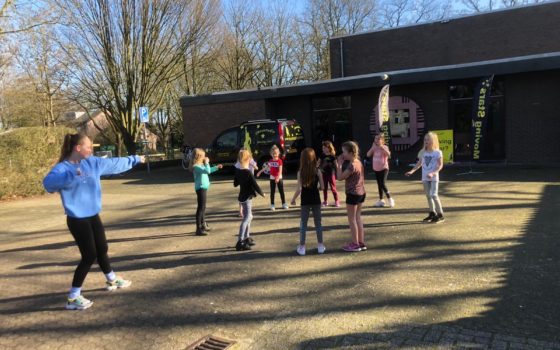 Vanaf 1 maart dansen we buiten!